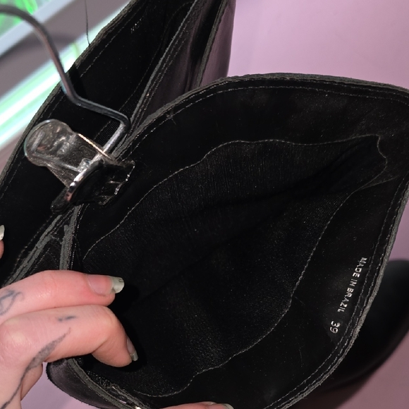 Black Knee-High Leather Boots with adjustable buckle strap - Picture 5 of 5